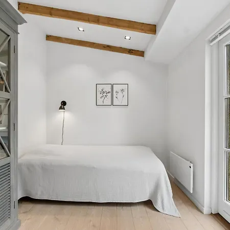 Modern With Sea View And Terrace Svaneke
