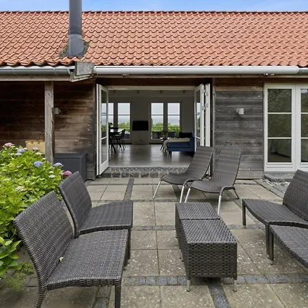 Modern With Sea View And Terrace Svaneke